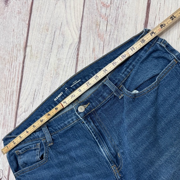 Old Navy Mid Rise Wow Boyfriend Medium Wash Size 16 Tall Long - Picture 3 of 9